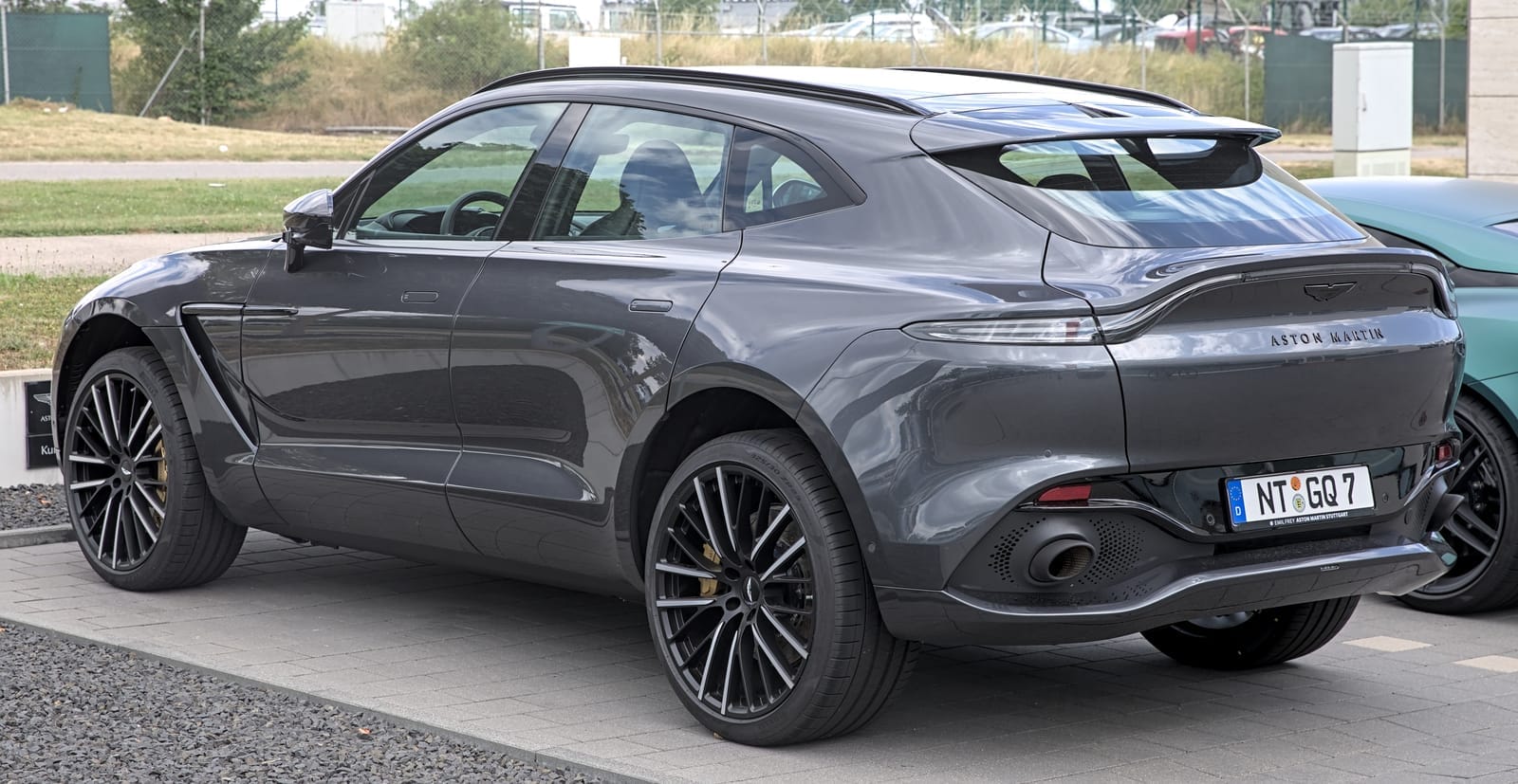 Aston Martin DBX I (2020)