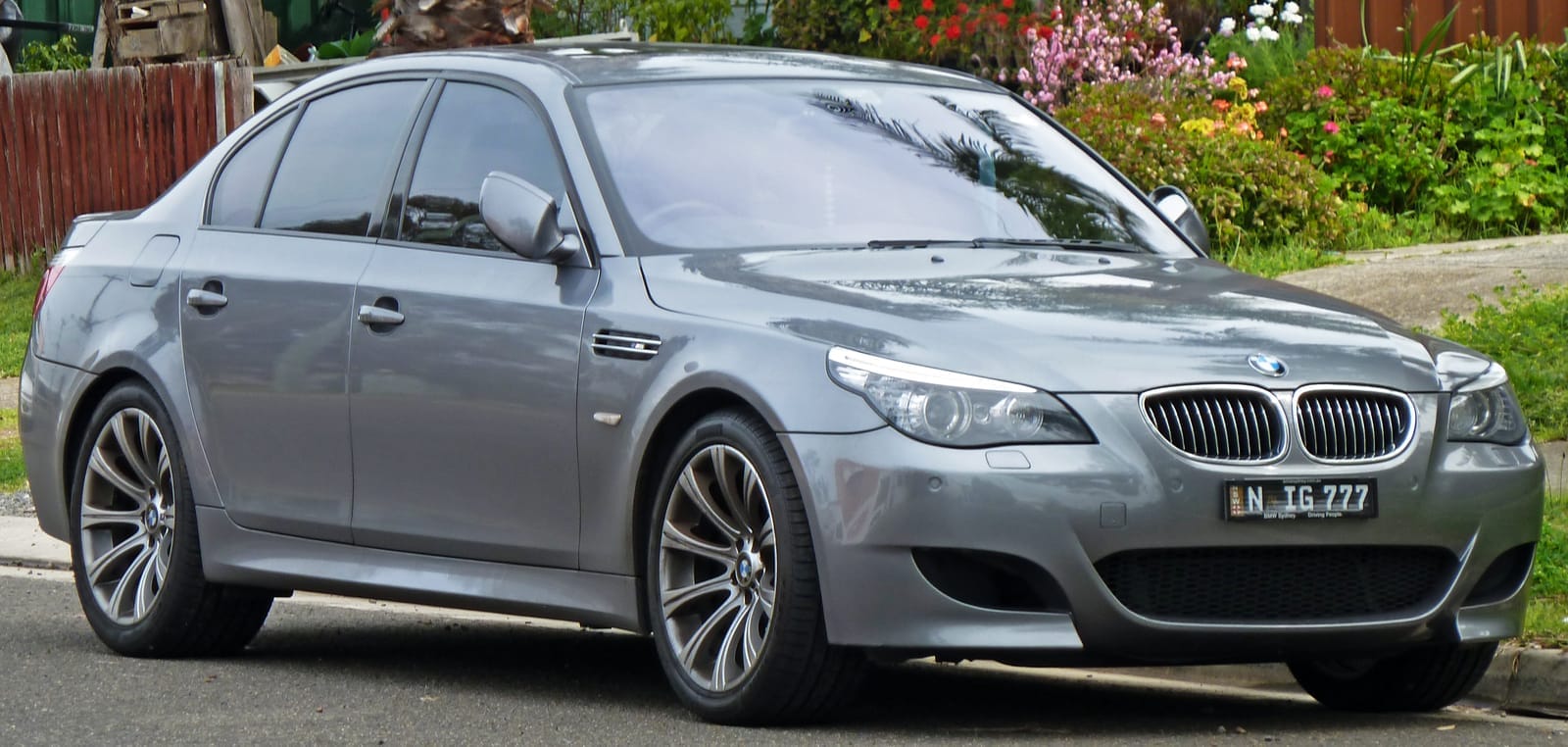 BMW M5 (E60)